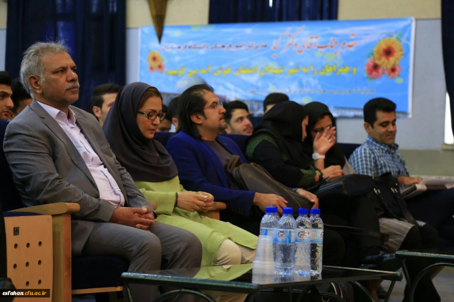 دکتر کیا در افتتاحیه دومین دوره کشوری آموزش فیلم نامه نویسی  و فیلم سازی: 
جا ماندن در سینما به منزله عقب افتادن تمدن اسلامی است