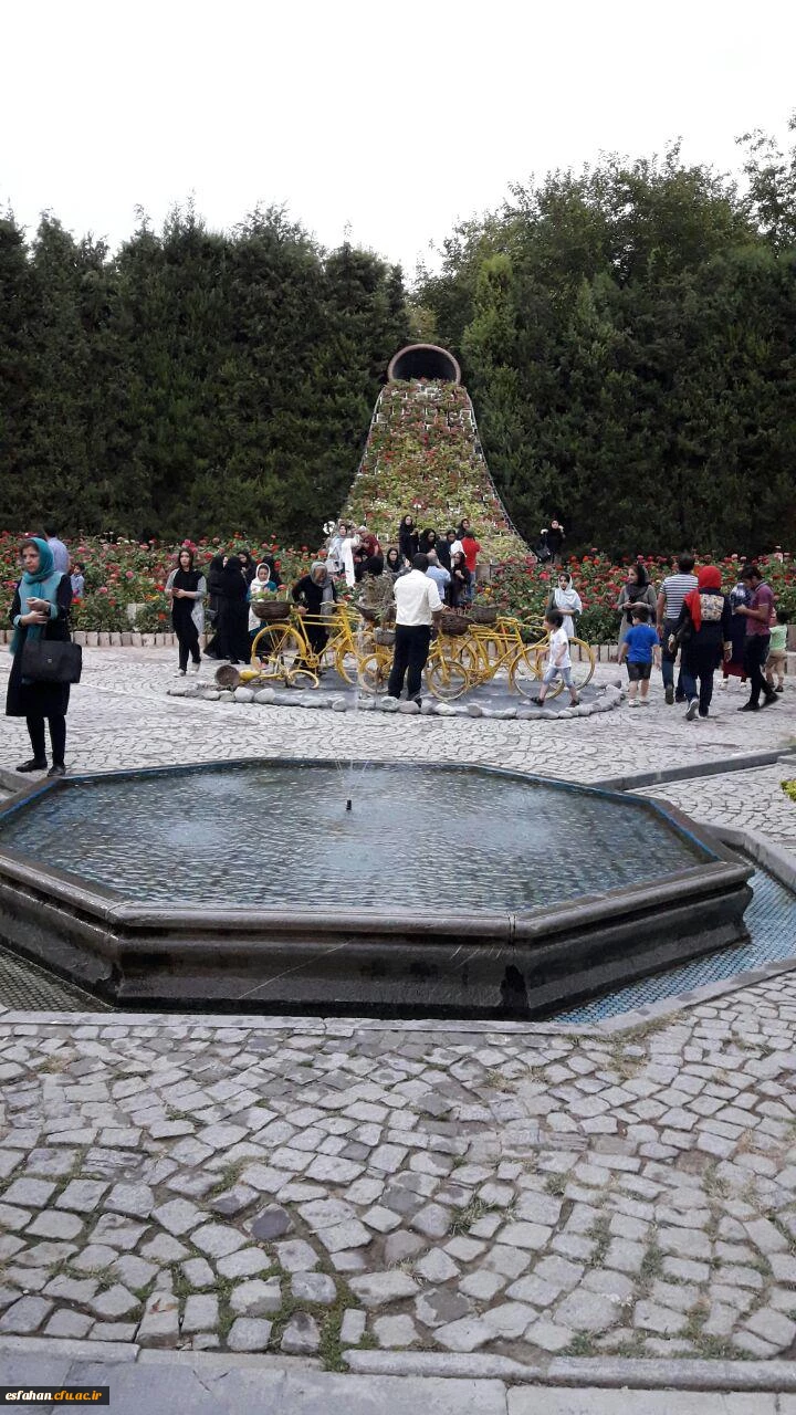 اصفهان زیبا میزبان دانشجو معلمان و اساتید دانشگاه فرهنگیان سراسر کشور
بازدید از اماکن تاریخی و جاذبه های گردشگری استان اصفهان در دوره فیلم سازی