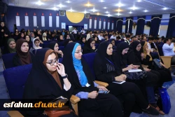 ابطحی نماینده مردم خمینی شهر در مجلس و عضو هیأت امنای دانشگاه فرهنگیان استان اصفهان:

مسلح شدن به ابزار رسانه جزو وظایف معلمان است / کره ای ها یک برگ تاریخ را با قدرت رسانه به افسانه تبدیل می کنند.