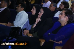 ابطحی نماینده مردم خمینی شهر در مجلس و عضو هیأت امنای دانشگاه فرهنگیان استان اصفهان:

مسلح شدن به ابزار رسانه جزو وظایف معلمان است / کره ای ها یک برگ تاریخ را با قدرت رسانه به افسانه تبدیل می کنند.