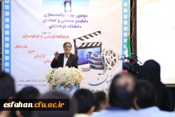 ابطحی نماینده مردم خمینی شهر در مجلس و عضو هیأت امنای دانشگاه فرهنگیان استان اصفهان:

مسلح شدن به ابزار رسانه جزو وظایف معلمان است / کره ای ها یک برگ تاریخ را با قدرت رسانه به افسانه تبدیل می کنند.