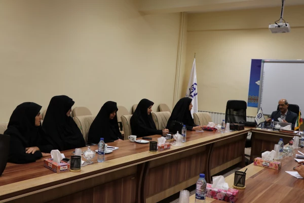 با حضور دکتر تاجیک اسمعیلی قائم مقام دانشگاه فرهنگیان برگزار شد

    نشست و هم اندیشی منطقه 7 کشوری درمدیریت امور پردیس های استان اصفهان