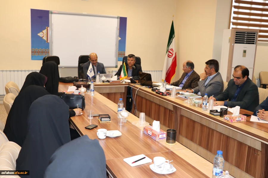 با حضور دکتر تاجیک اسمعیلی قائم مقام دانشگاه فرهنگیان برگزار شد

    نشست و هم اندیشی منطقه 7 کشوری درمدیریت امور پردیس های استان اصفهان