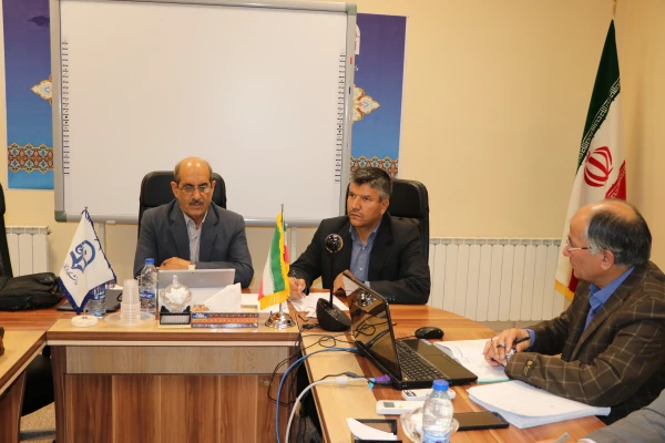 با حضور دکتر تاجیک اسمعیلی قائم مقام دانشگاه فرهنگیان برگزار شد

    نشست و هم اندیشی منطقه 7 کشوری درمدیریت امور پردیس های استان اصفهان