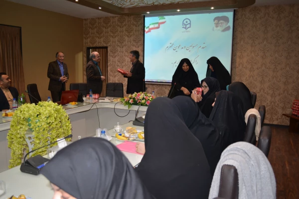 به مناسبت هفته کیفیت آموزشی در پردیس فاطمه زهرا اصفهان برگزار گردید.

نشست اساتید هیأت علمی و میرگروه های آموزشی استان