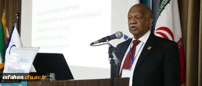 پرفسور اقسان بهاردین در نخستین سمپوزیوم تربیت معلم تطبیقی:

رویکردهای آموزشی که معلمان اتخاذ میکنند حاصل تاثیر پندارها و نگرشهای در انتخاب آنها است