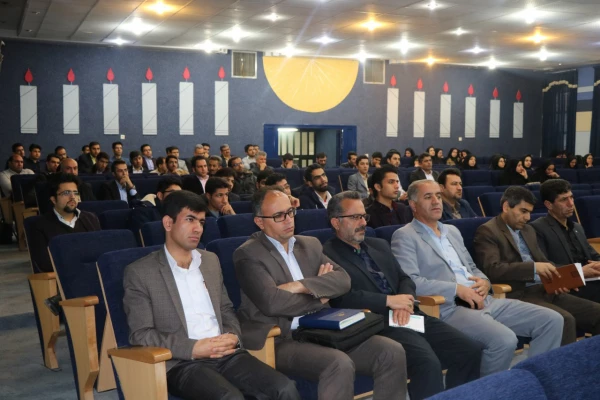 معاون مدیریت  امور پردیس های دانشگاه فرهنگیان اصفهان در همایش نگاهی برتعامل مدیر خردمند و نو معلم خلاق: 

فرهنگ خلاقیت و نوآوری در مدارس تقویت شود