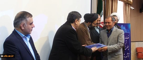 در سازمان مرکزی دانشگاه برگزار شد:
مراسم تکریم و معارفه معاونان فرهنگی و اجتماعی و همچنین نظارت، ارزیابی و تضمین کیفیت