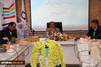 دکترحبیب صفر زاده در اختتامیه دومین جشنواره منطقه ای فرهنگی، اجتماعی اساتید و کارکنان دانشگاه فرهنگیان

فرهنگ را باید جدی گرفت زیرا یک انسان عامل و خداترس می تواند تاریخ یک کشور را تغییر دهد.