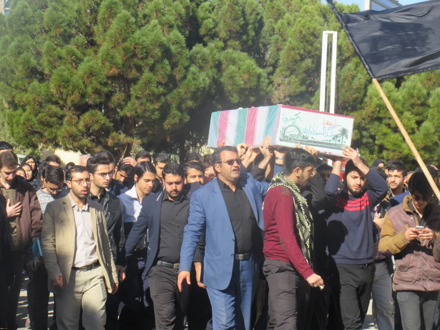با حضور گسترده مسئولان، دانشجومعلمان دانشگاه فرهنگیان انجام شد:

تشیع پیکر شهید تازه تفحص شده دوران دفاع مقدس در مرکز شهید آیت نجف اباد