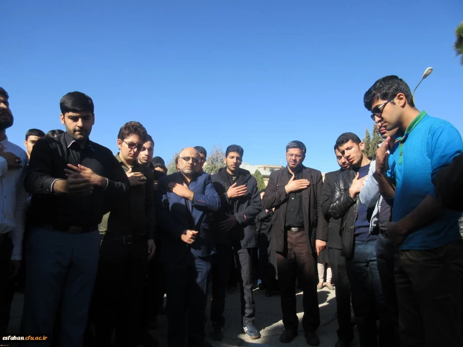 با حضور گسترده مسئولان، دانشجومعلمان دانشگاه فرهنگیان انجام شد:

تشیع پیکر شهید تازه تفحص شده دوران دفاع مقدس در مرکز شهید آیت نجف اباد