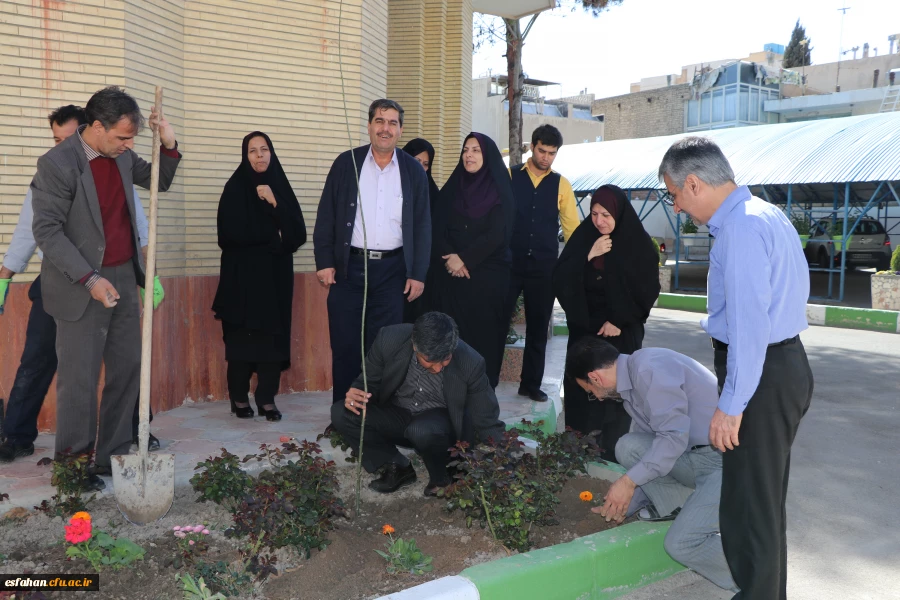 به مناسبت هفته طبیعت و روز بزرگداشت شهدا در دانشگاه فرهنگیان استان اصفهان برگزار شد.
طرح کاشت نهال به یاد شهدا