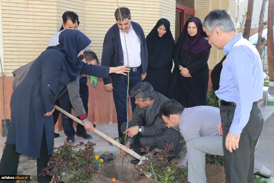 به مناسبت هفته طبیعت و روز بزرگداشت شهدا در دانشگاه فرهنگیان استان اصفهان برگزار شد.
طرح کاشت نهال به یاد شهدا