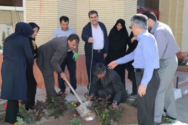 به مناسبت هفته طبیعت و روز بزرگداشت شهدا در دانشگاه فرهنگیان استان اصفهان برگزار شد.
طرح کاشت نهال به یاد شهدا