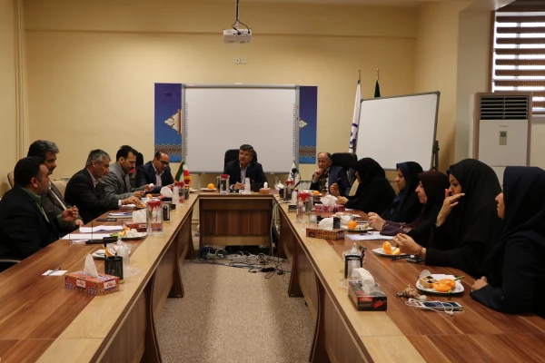 در مدیریت  استانی برگزارشد .
نشست صمیمی دکتر عروف زاد  با کارشناسان و کارشناس مسئولان مدیریت امور پردیس های استانی