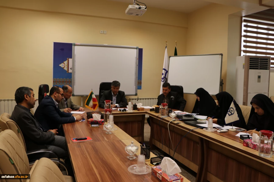 در مدیریت  استانی برگزارشد .
نشست صمیمی دکتر عروف زاد  با کارشناسان و کارشناس مسئولان مدیریت امور پردیس های استانی