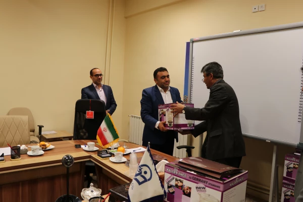 در مدیریت  استانی برگزارشد .
نشست صمیمی دکتر عروف زاد  با کارشناسان و کارشناس مسئولان مدیریت امور پردیس های استانی