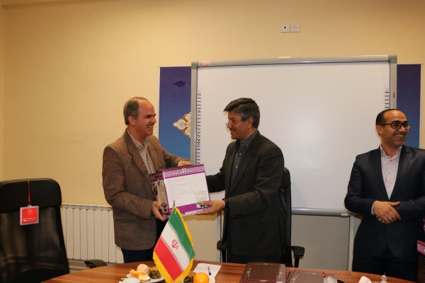 در مدیریت  استانی برگزارشد .
نشست صمیمی دکتر عروف زاد  با کارشناسان و کارشناس مسئولان مدیریت امور پردیس های استانی