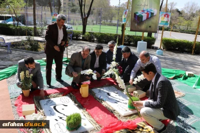 دکتر محمدی ، مدیرکل حوزه ریاست دانشگاه فرهنگیان  بر مزار شهدای گمنام  پردیس شهید باهنر اصفهان :
مدیون رشادت های جامعه ایثارگران، خانواده محترم شهدا و شهدای عزیز هستیم