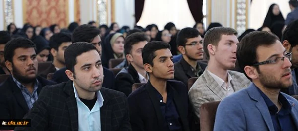 دکتر خنیفر در نشست آموزشی رتبه های برتر کنکور سراسری در دانشگاه:
هدف ما در دانشگاه فرهنگیان تربیت معلم قیمتی است