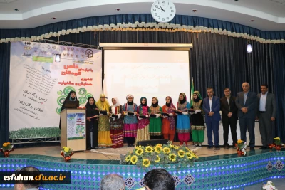 در مراسم افتتاحیه همایش 