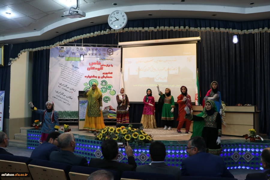در مراسم افتتاحیه همایش "کودکان با نیاز های خاص "  اجرا شد:
سرود هایی توسط دانش آموزان کم شنوا وناشنوا