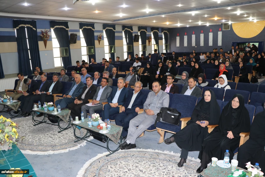 تقدیر از برگزیدگان در آیین اختتامیه همایش کشوری "کودکان با نیاز های خاص "