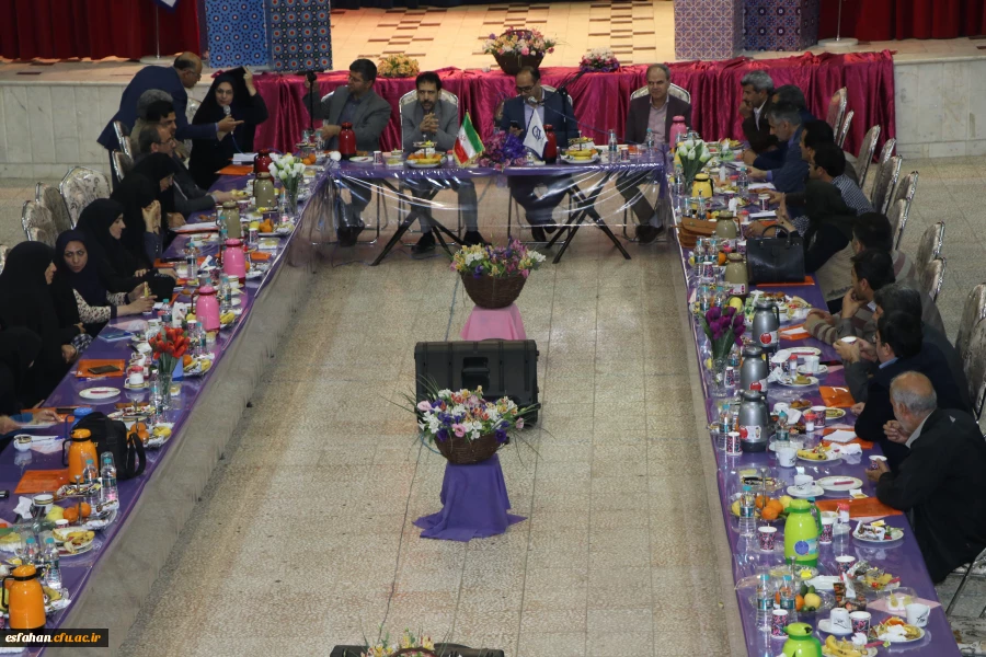 باحضور دکتر عروف زاد سرپرست مدیریت امور پردیس های استانی برگزار شد.
نشست مشترک سرپرستان ، معاونین و کارشناسان  مدیریت ، پردیس ها و مراکز استان اصفهان