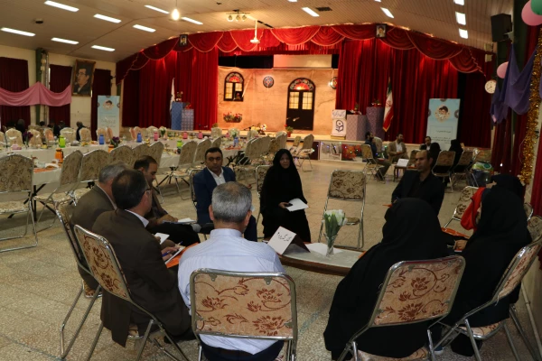 باحضور دکتر عروف زاد سرپرست مدیریت امور پردیس های استانی برگزار شد.
نشست مشترک سرپرستان ، معاونین و کارشناسان  مدیریت ، پردیس ها و مراکز استان اصفهان