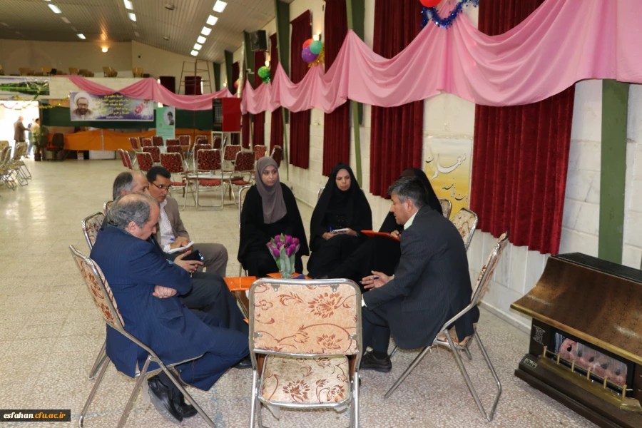 باحضور دکتر عروف زاد سرپرست مدیریت امور پردیس های استانی برگزار شد.
نشست مشترک سرپرستان ، معاونین و کارشناسان  مدیریت ، پردیس ها و مراکز استان اصفهان