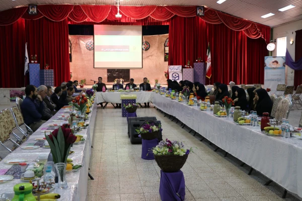 باحضور دکتر عروف زاد سرپرست مدیریت امور پردیس های استانی برگزار شد.
نشست مشترک سرپرستان ، معاونین و کارشناسان  مدیریت ، پردیس ها و مراکز استان اصفهان