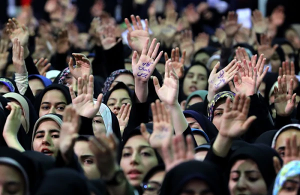 با حضور و سخنرانی رهبر انقلاب در دانشگاه فرهنگیان:
نوزده اردیبهشت یکهزار و سیصد و نود و هفت برای همیشه در حافظه تاریخی این دانشگاه ثبت شد