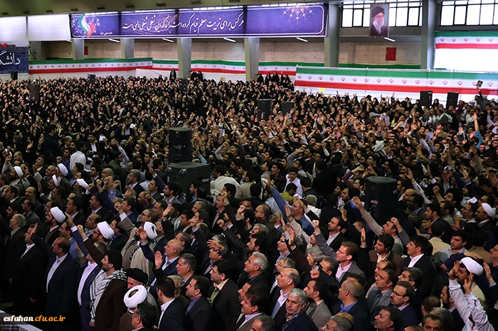 با حضور و سخنرانی رهبر انقلاب در دانشگاه فرهنگیان:
نوزده اردیبهشت یکهزار و سیصد و نود و هفت برای همیشه در حافظه تاریخی این دانشگاه ثبت شد