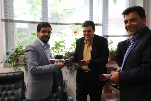 در آستانه روز روابط عمومی و ارتباطات انجام شد:
تقدیر رئیس دانشگاه فرهنگیان از مجموعه روابط عمومی دانشگاه