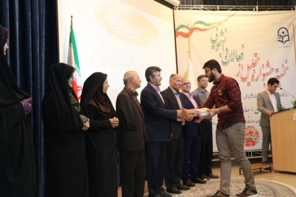 ىکتر عروف زاد در جشنواره تجلیل از فعالان دانشجویی دانشگاه فرهنگیان مطرح نمود:
صحبت های رهبری مسؤولیتمان را بیشتر کرد