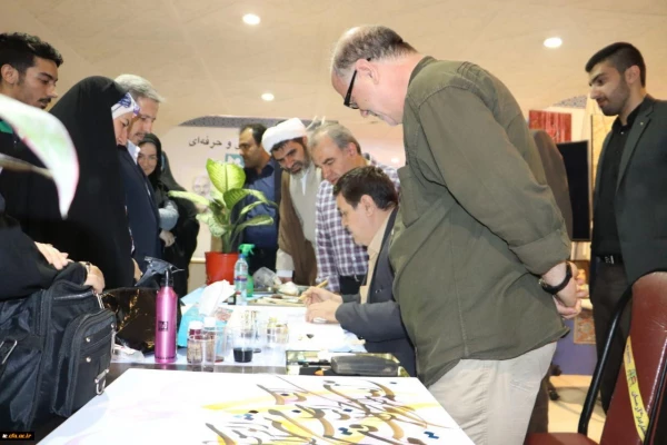 دکتر خنیفر در بازید از بیست و ششمین نمایشگاه بین المللی قرآن کریم:
غرفه دانشگاه فرهنگیان بسیار غنی و پربار راه اندازی شده است