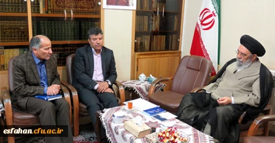 آیت الله سید یوسف طباطبایی نژاد امام جمعه اصفهان در دیدار با مسئولان دانشگاه فرهنگیان 

کار دانشگاه فرهنگیان، تکمیل کننده آموزش  سایر دانشگاه ها است.