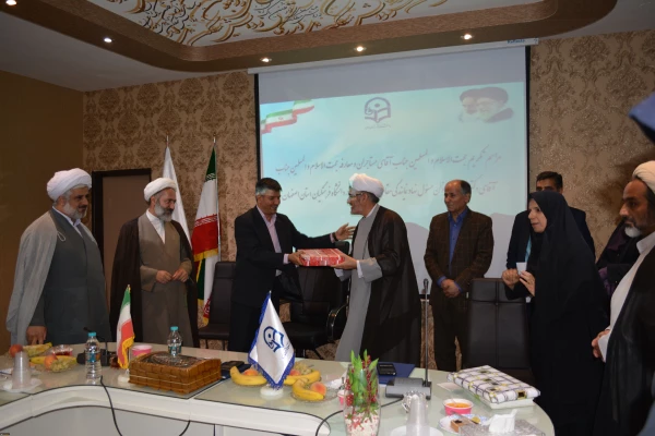 دکتر عروف زاد در مراسم تکریم و معارفه مسئول نهاد نمایندگی مقام معظم رهبری در دانشگاه فرهنگیان:
توفیق خدمت به گوهرهای ارزشمندی را در این محیط داریم که کار و مسئولیت مان را دو چندان کرده است.