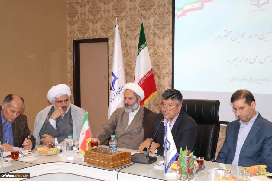 دکتر عروف زاد در مراسم تکریم و معارفه مسئول نهاد نمایندگی مقام معظم رهبری در دانشگاه فرهنگیان:
توفیق خدمت به گوهرهای ارزشمندی را در این محیط داریم که کار و مسئولیت مان را دو چندان کرده است.