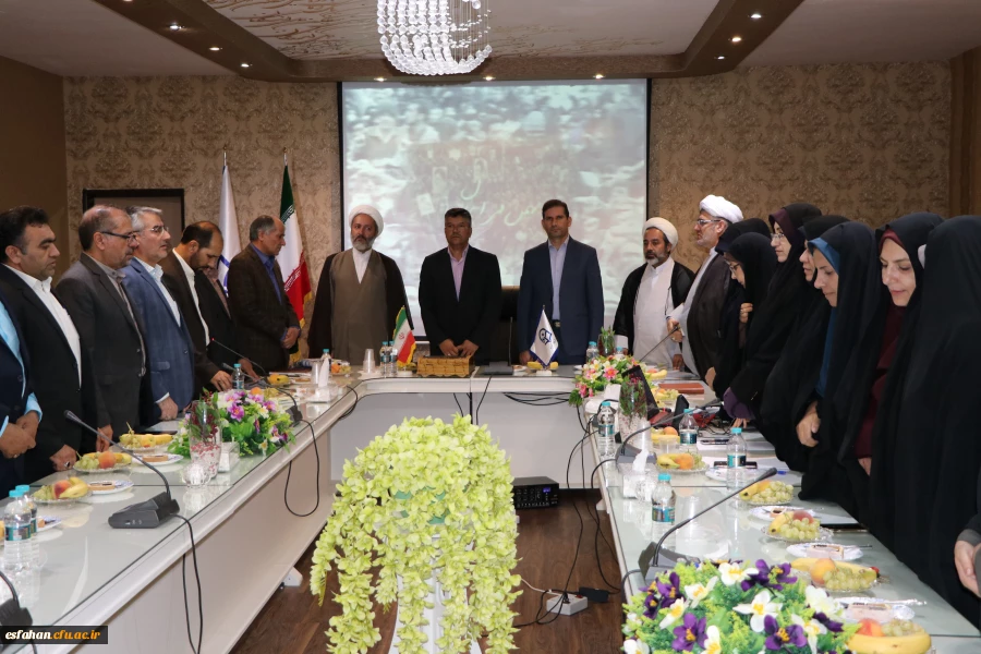 دکتر عروف زاد در مراسم تکریم و معارفه مسئول نهاد نمایندگی مقام معظم رهبری در دانشگاه فرهنگیان:
توفیق خدمت به گوهرهای ارزشمندی را در این محیط داریم که کار و مسئولیت مان را دو چندان کرده است.