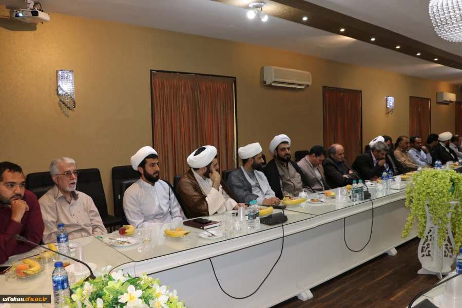 دکتر عروف زاد در مراسم تکریم و معارفه مسئول نهاد نمایندگی مقام معظم رهبری در دانشگاه فرهنگیان:
توفیق خدمت به گوهرهای ارزشمندی را در این محیط داریم که کار و مسئولیت مان را دو چندان کرده است.