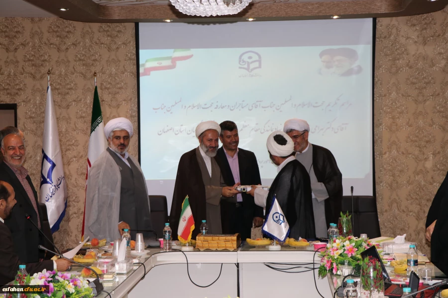 معاون نهاد رهبری در دانشگاه های کشور:
دانشگاه فرهنگیان دانشجوی تراز انقلاب تربیت کند