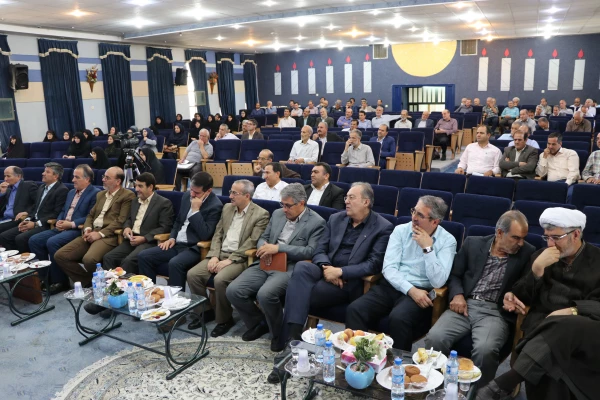 دکتر پناهی معاون پژوهش اداره آموزش و پرورش اصفهان:
نباید کاری به گرایش سیاسی داوطلبان داشته باشیم