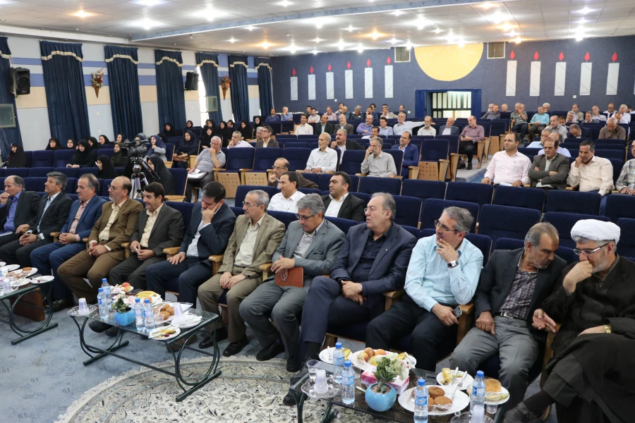 دکتر پناهی معاون پژوهش اداره آموزش و پرورش اصفهان:
نباید کاری به گرایش سیاسی داوطلبان داشته باشیم