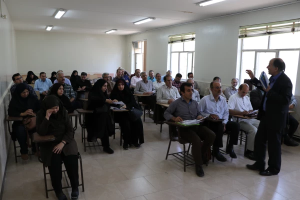دکتر عروف زاد در همایش تخصصی مصاحبه گران و عوامل اجرایی دانشگاه فرهنگیان :
معلم باید مسئولیت پذیر بوده و برای این حرفه و تربیت نسل آینده و سرمایه های اجتماعی ارزش قائل باشد.