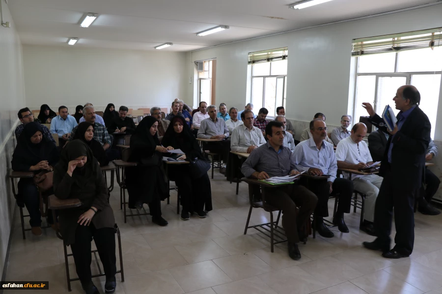 دکتر عروف زاد در همایش تخصصی مصاحبه گران و عوامل اجرایی دانشگاه فرهنگیان :
معلم باید مسئولیت پذیر بوده و برای این حرفه و تربیت نسل آینده و سرمایه های اجتماعی ارزش قائل باشد.