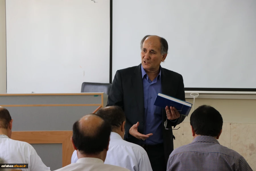 دکتر عروف زاد در همایش تخصصی مصاحبه گران و عوامل اجرایی دانشگاه فرهنگیان :
معلم باید مسئولیت پذیر بوده و برای این حرفه و تربیت نسل آینده و سرمایه های اجتماعی ارزش قائل باشد.