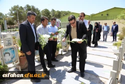 حضور دکتر خنیفردر گلزار شهدای اصفهان