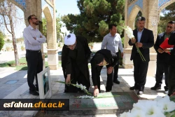 حضور دکتر خنیفردر گلزار شهدای اصفهان