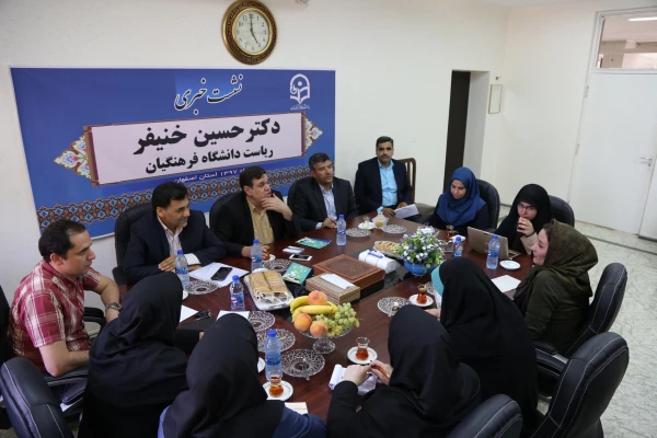 دکتر خنیفر در جمع خبرنگاران رسانه های اصفهان:
استان اصفهان قطب دانشگاه فرهنگیان